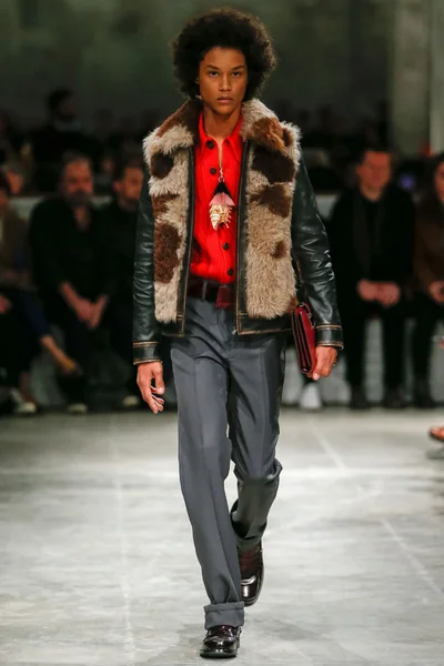 Look 18